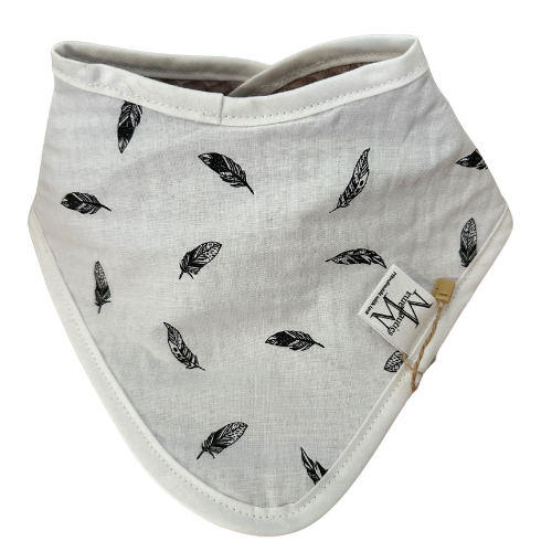 plumes de bavoir pointues