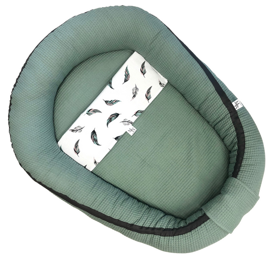 Babynest geheel wafelstof | oud groen | Yuma veren